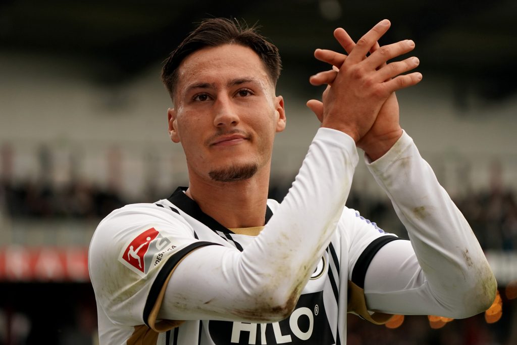 El Salto Cuántico de 8 Millones de Euros: Younes Ebnouatlib Aterriza en el Eintracht Frankfurt